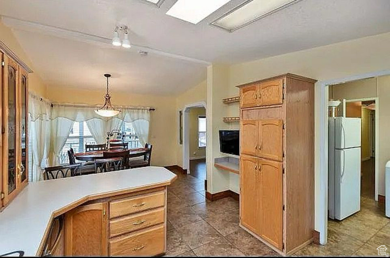 COUNTRY CLUB ESTATES - Residential