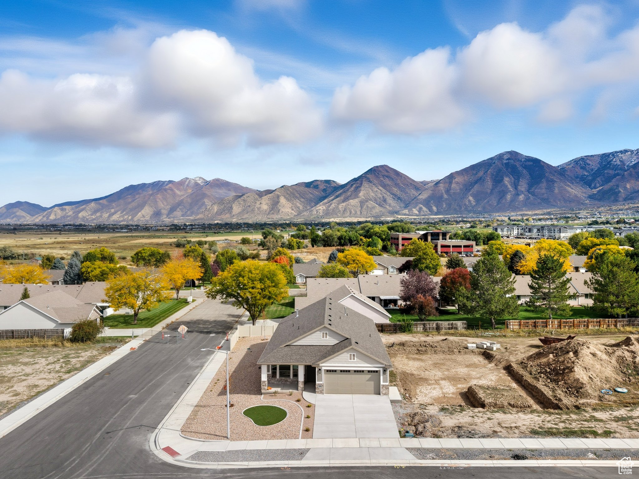 MOUNT LOAFER FLATS - Residential
