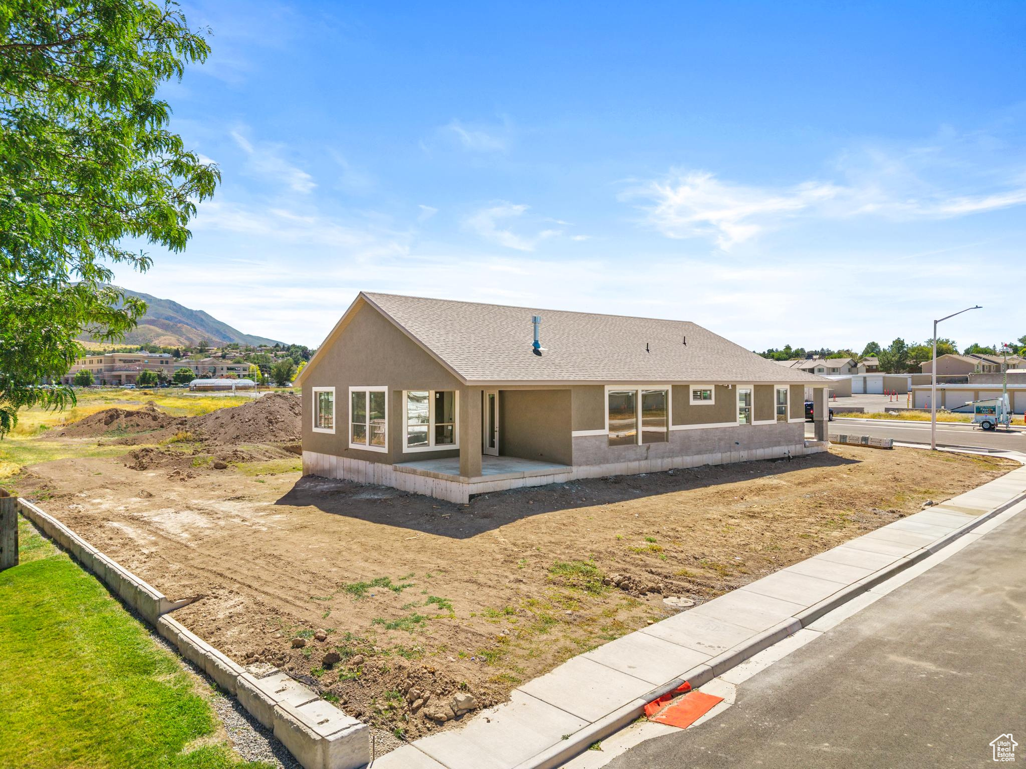 MOUNT LOAFER FLATS - Residential