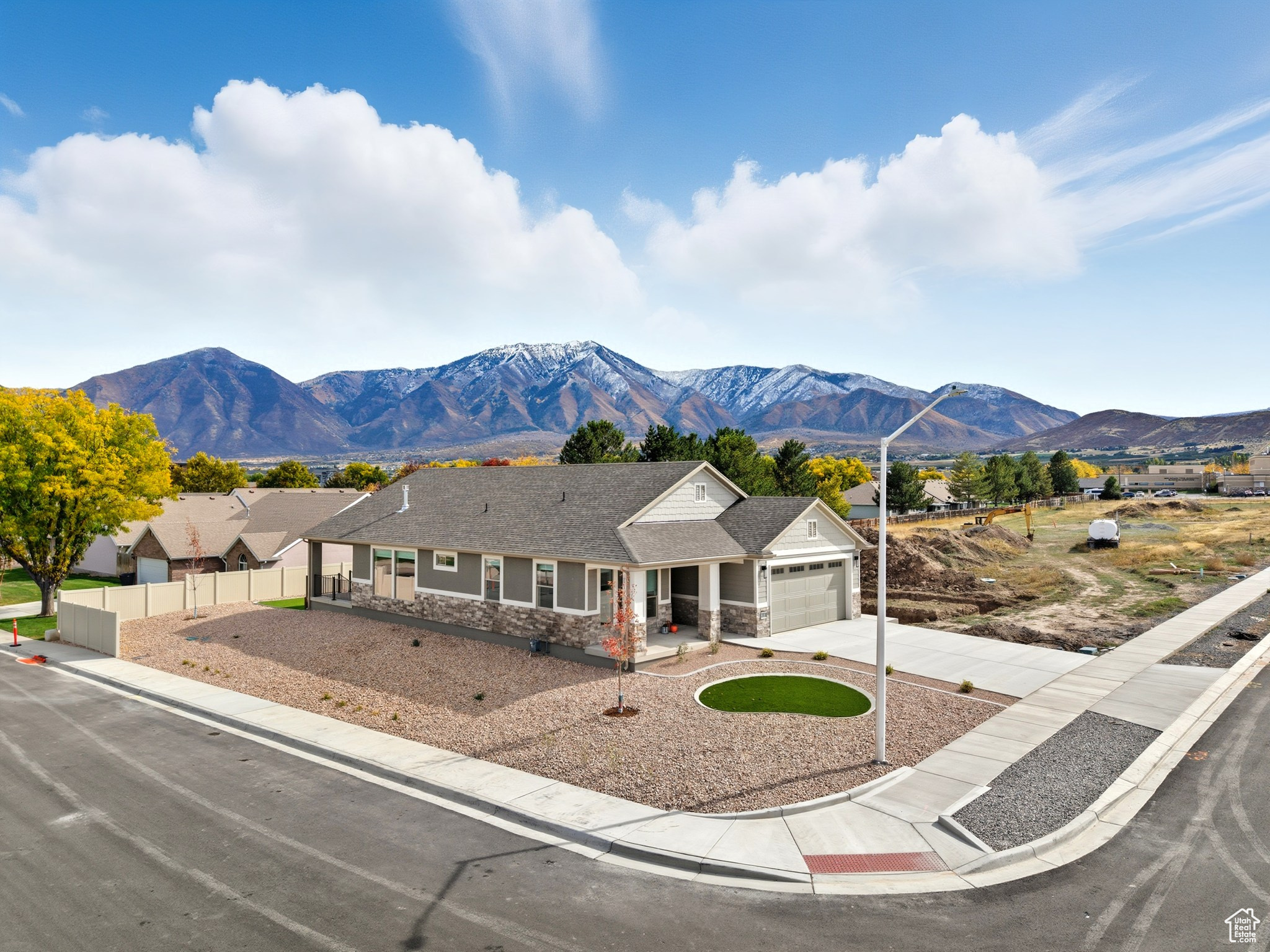 MOUNT LOAFER FLATS - Residential