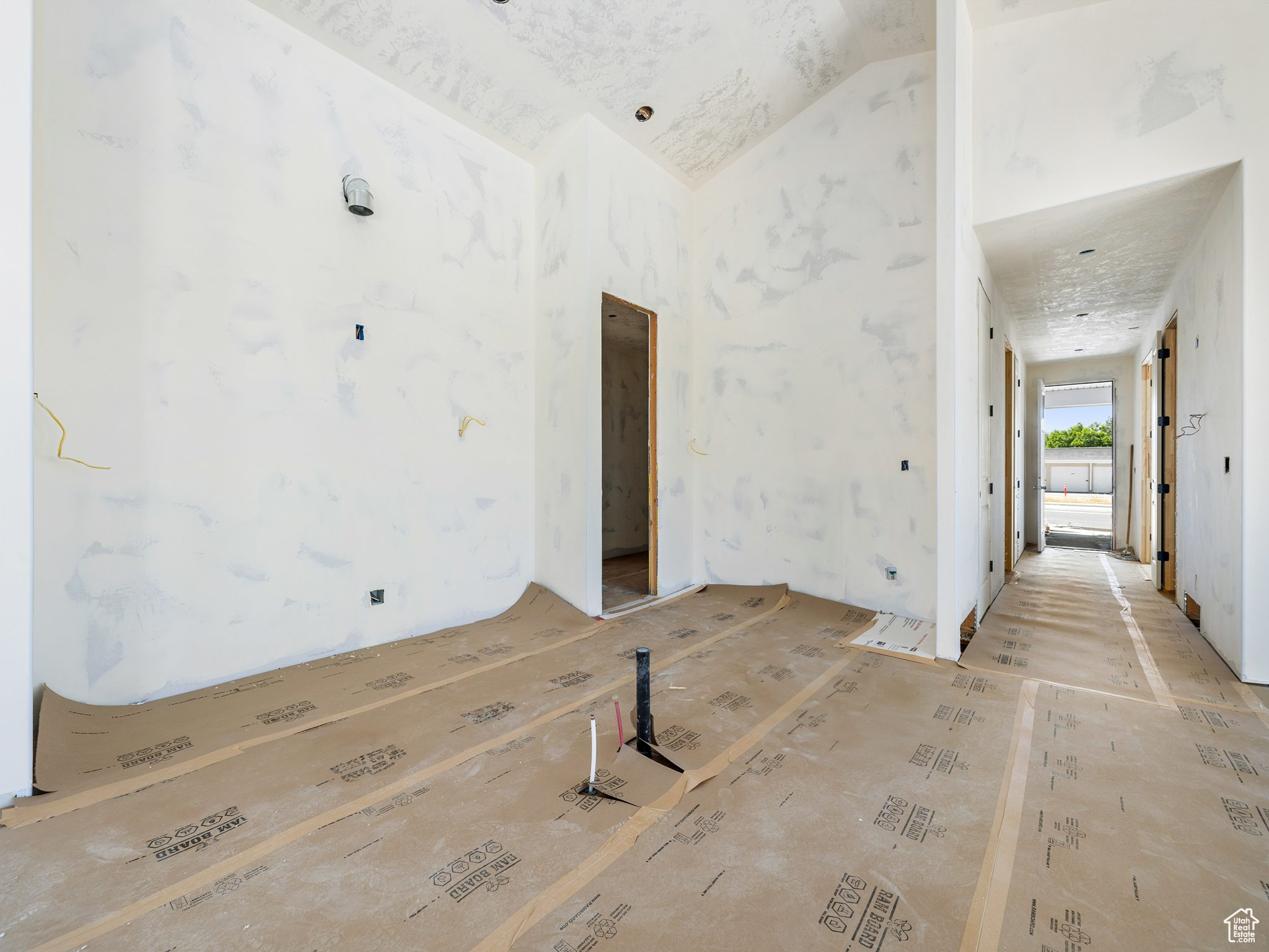 MOUNT LOAFER FLATS - Residential