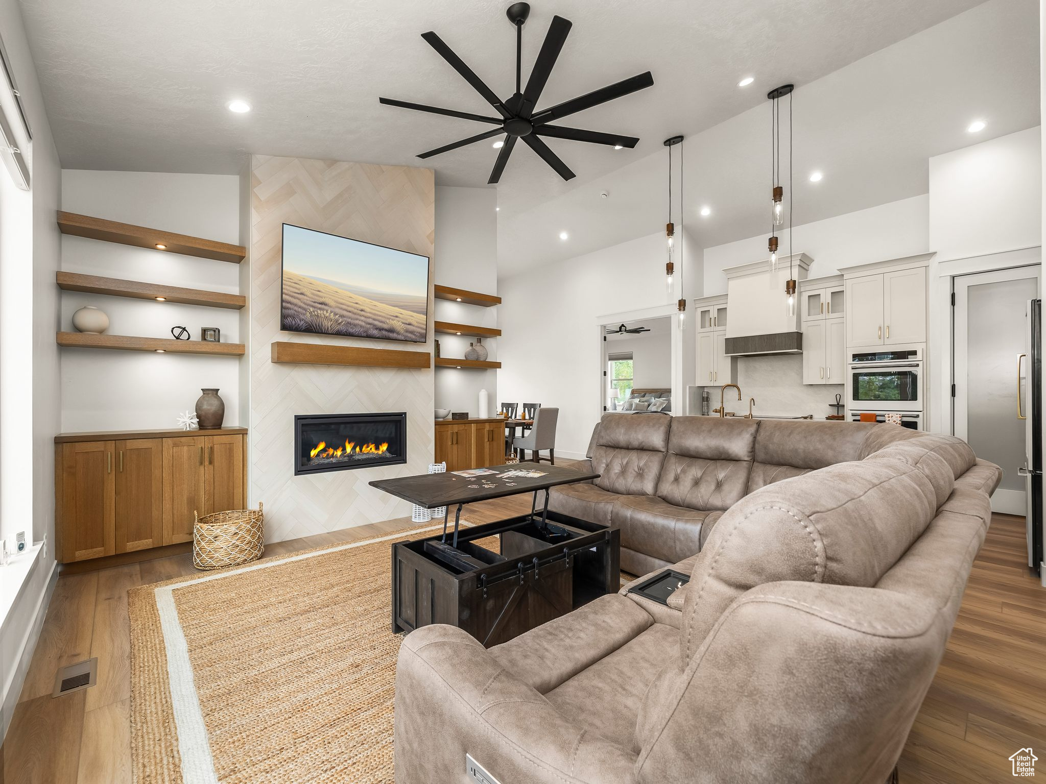 MOUNT LOAFER FLATS - Residential