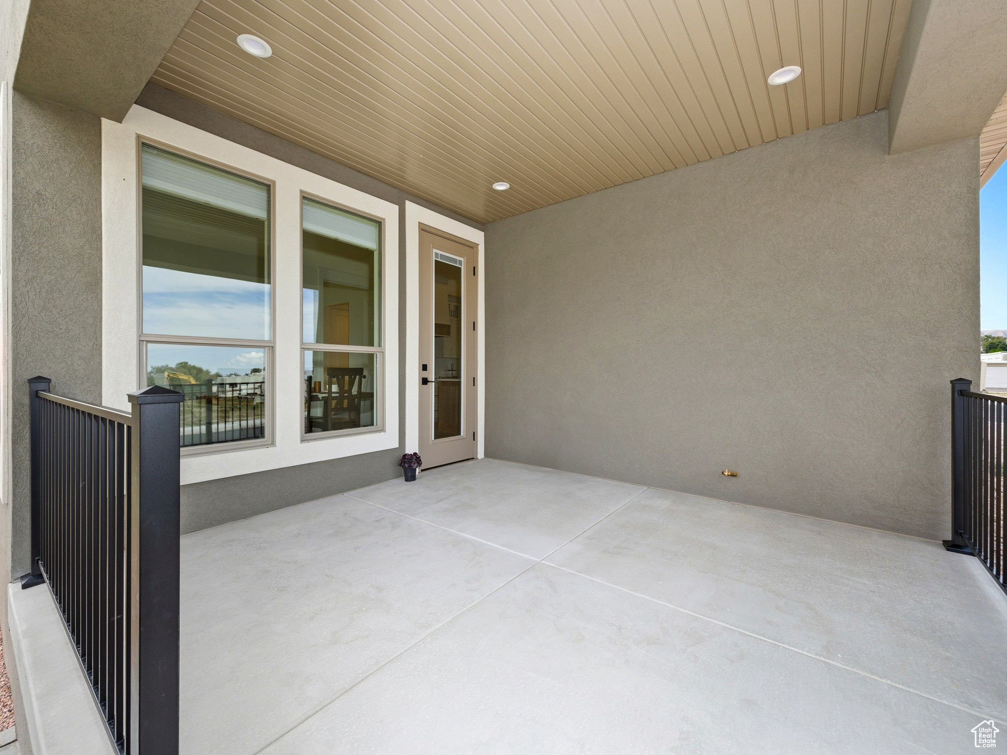 MOUNT LOAFER FLATS - Residential