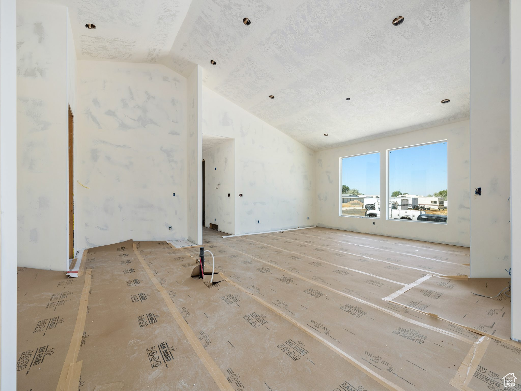 MOUNT LOAFER FLATS - Residential