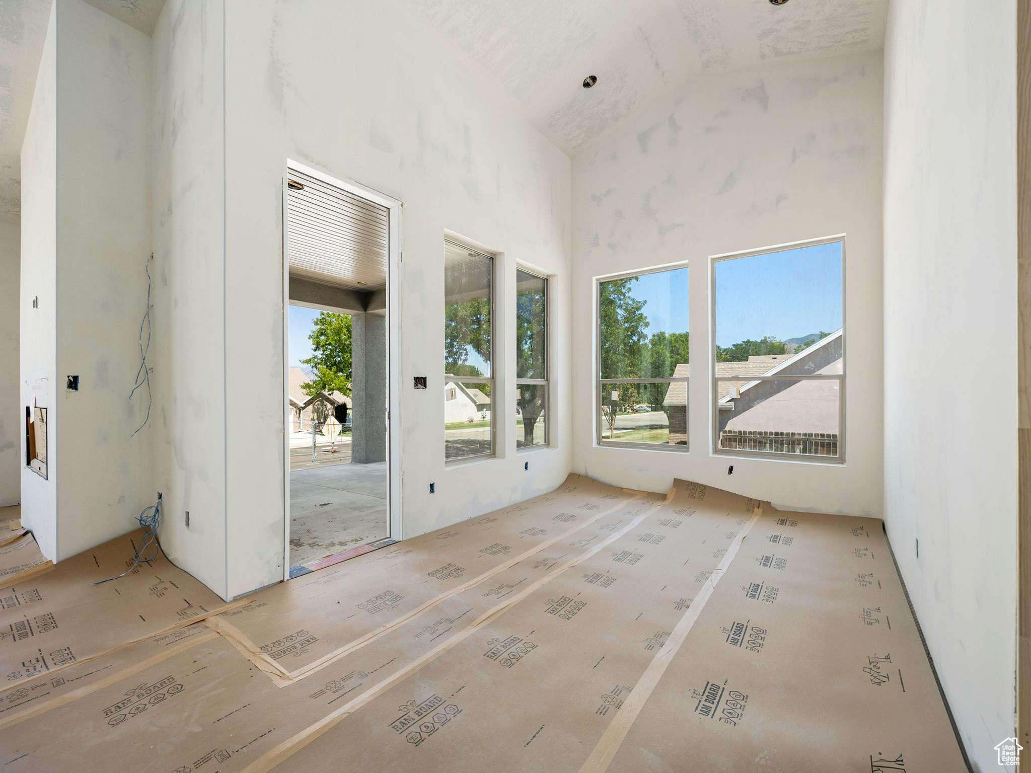 MOUNT LOAFER FLATS - Residential