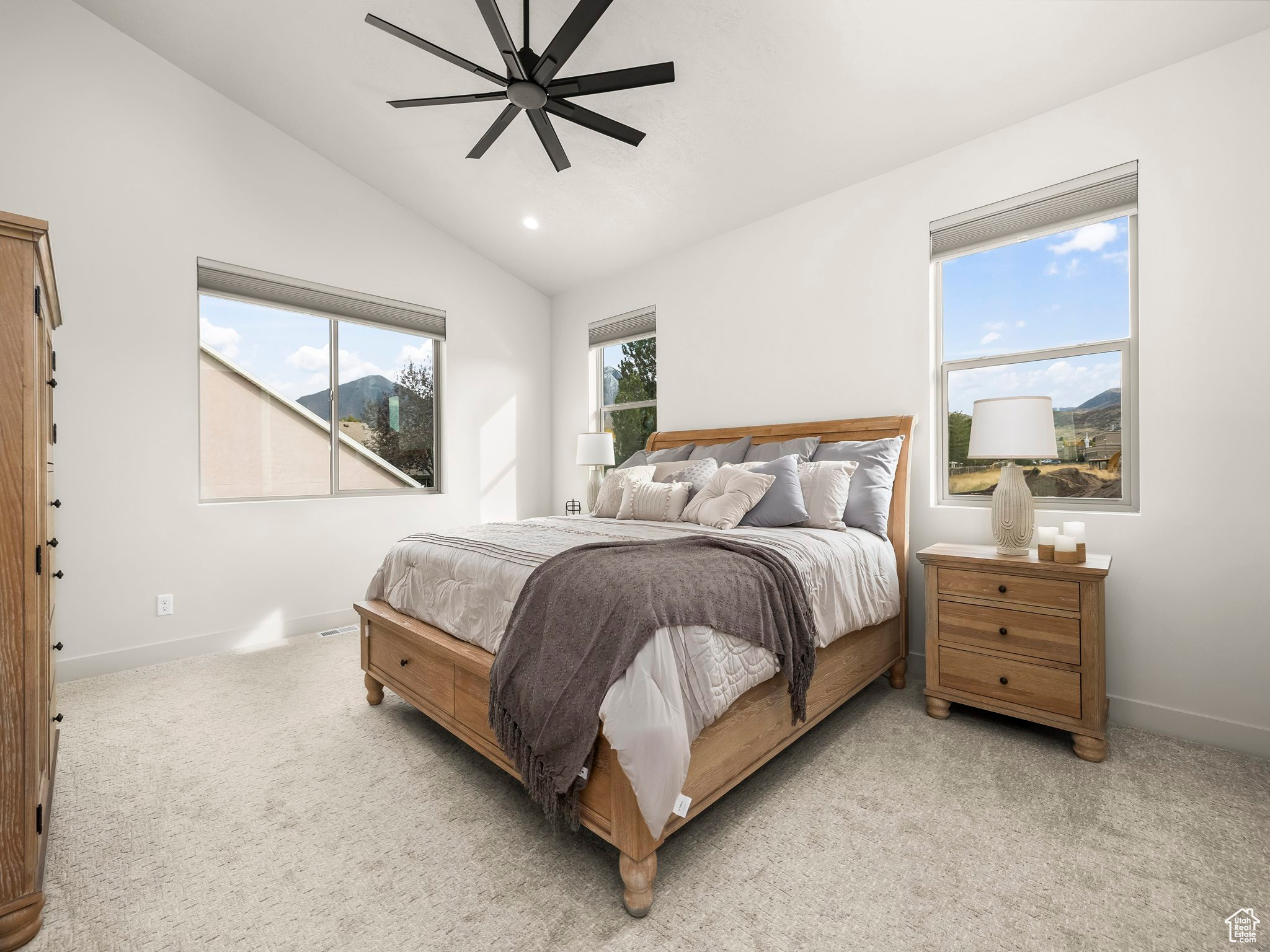 MOUNT LOAFER FLATS - Residential