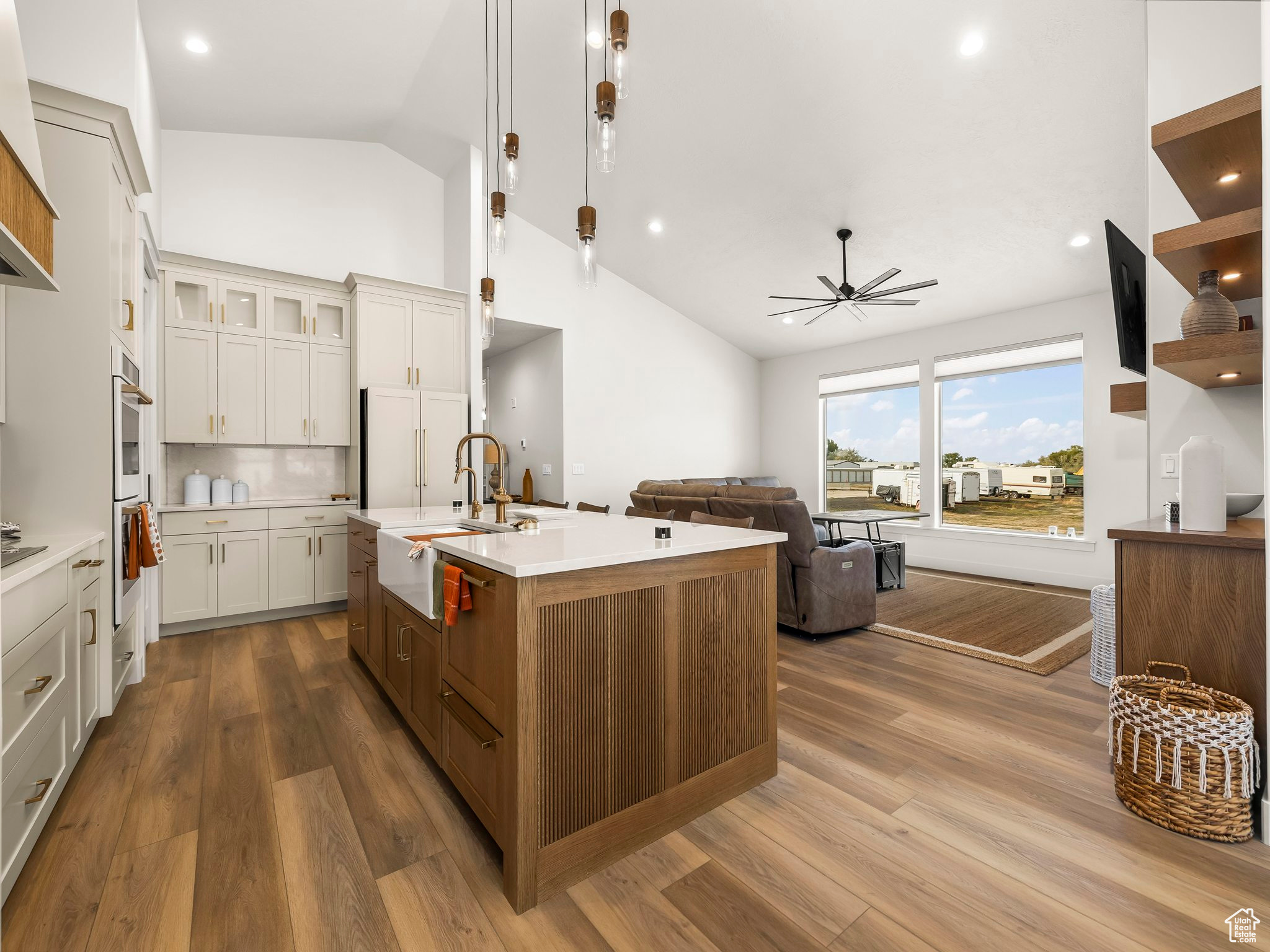 MOUNT LOAFER FLATS - Residential