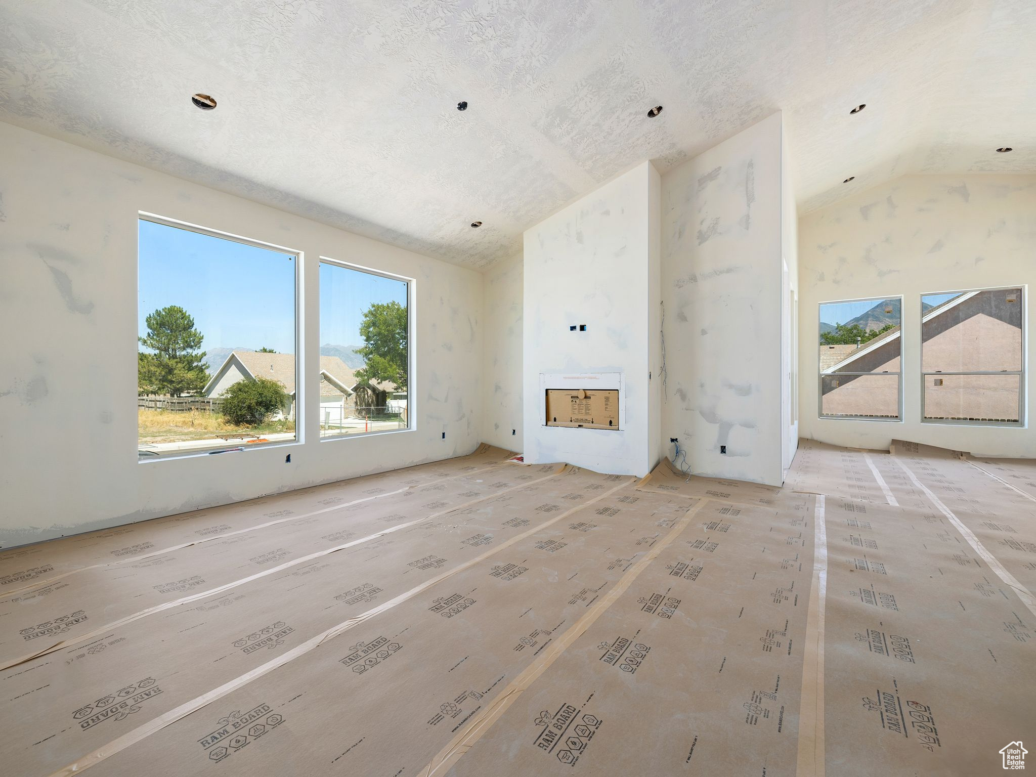 MOUNT LOAFER FLATS - Residential