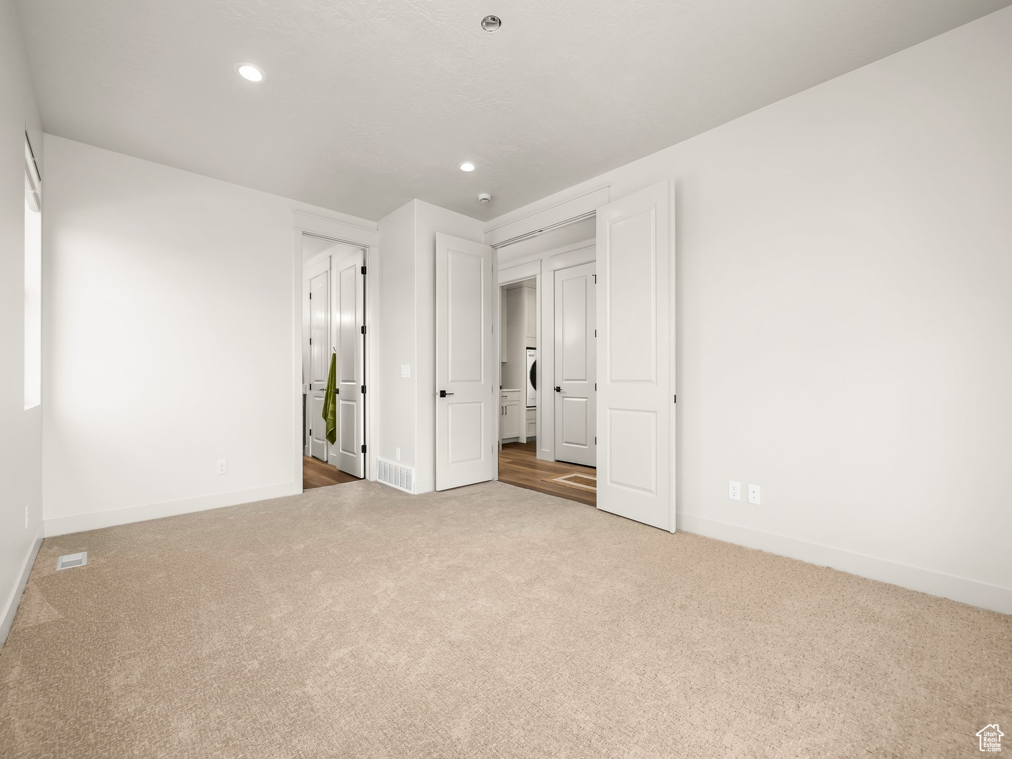 MOUNT LOAFER FLATS - Residential