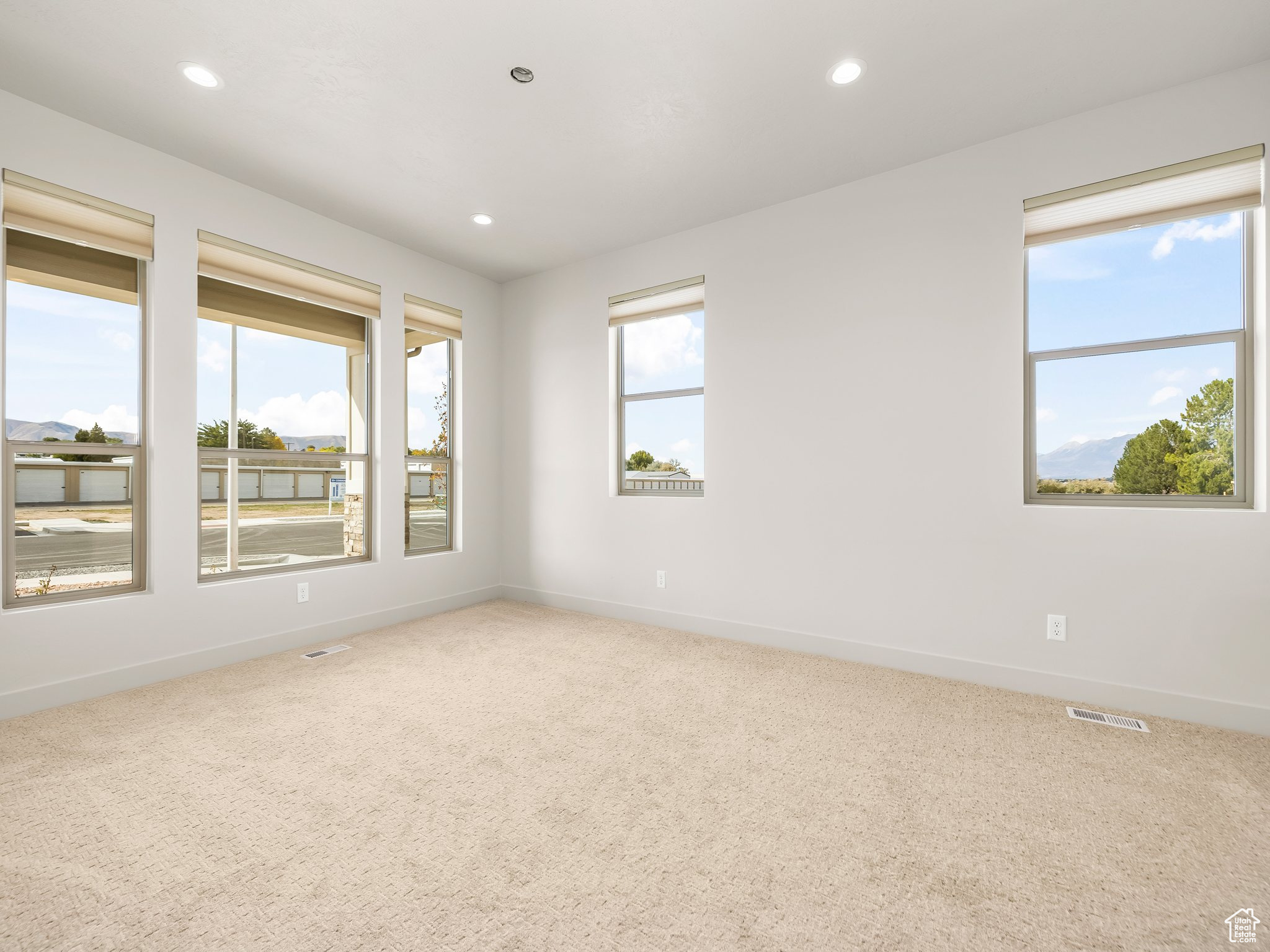 MOUNT LOAFER FLATS - Residential