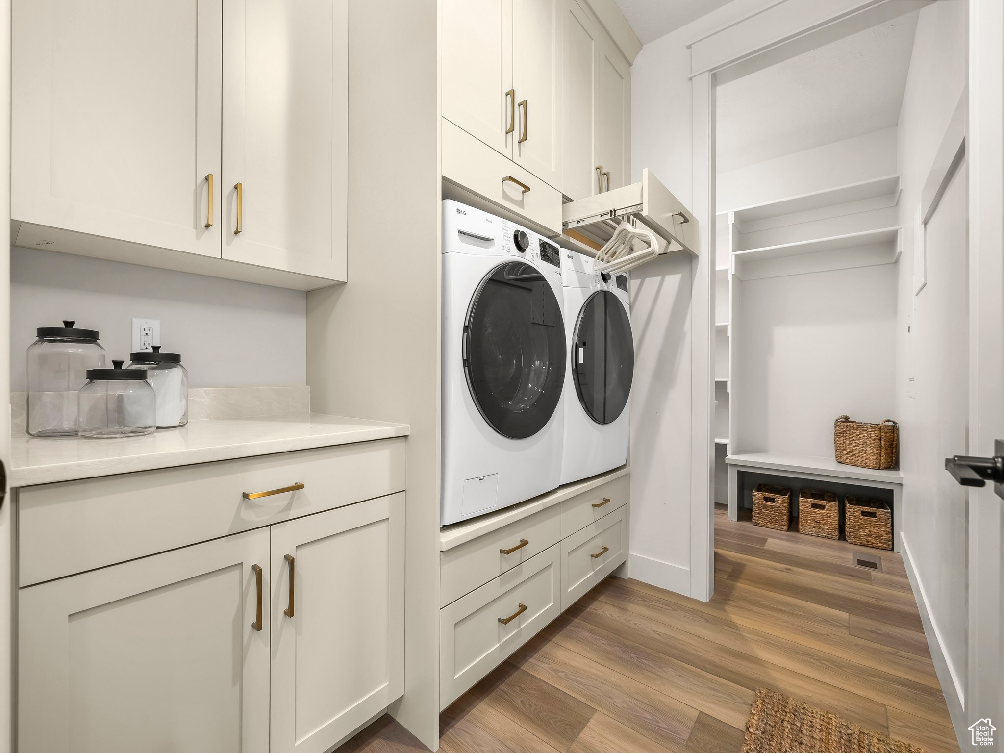 MOUNT LOAFER FLATS - Residential