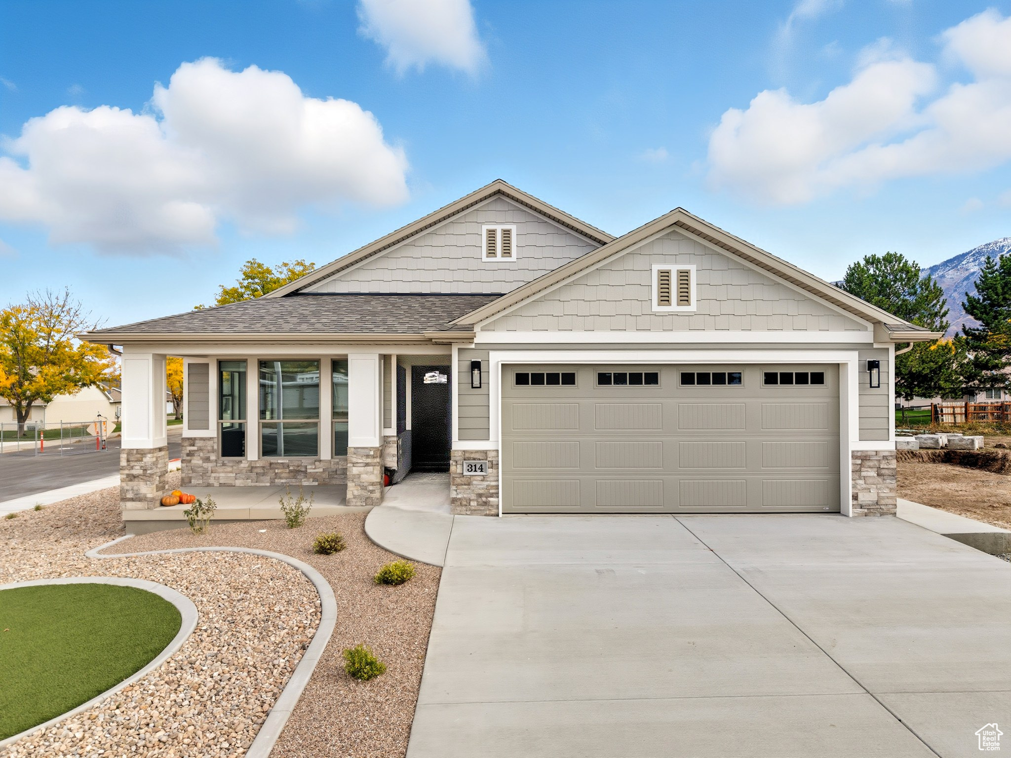 MOUNT LOAFER FLATS - Residential