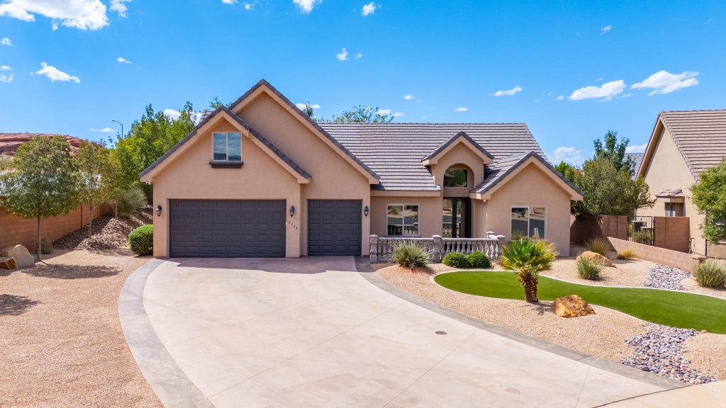 Photo of 2744 S 3820 W, Hurricane, UT 84737 (MLS # 2186199)