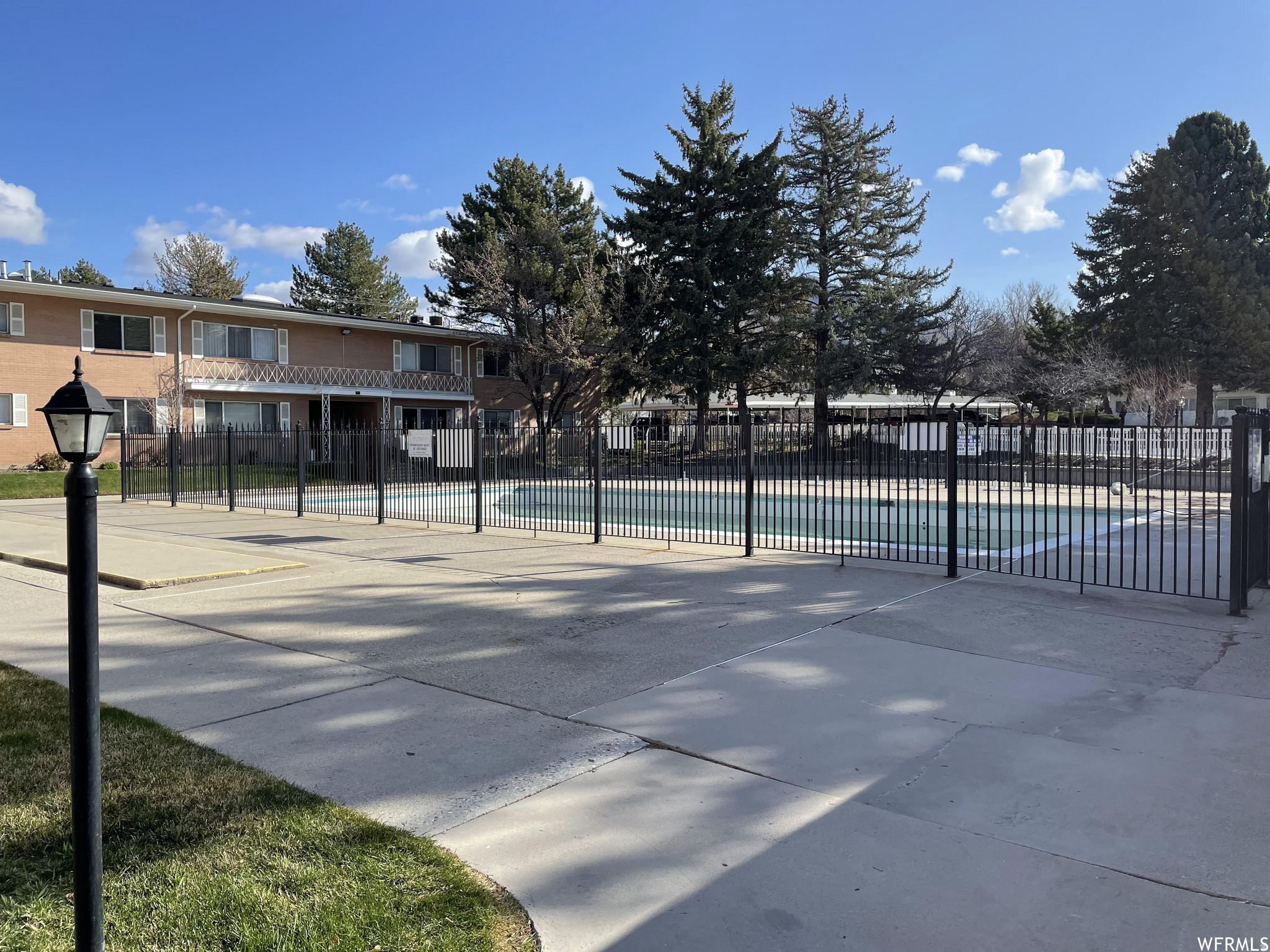 CARRIAGE LANE - Residential