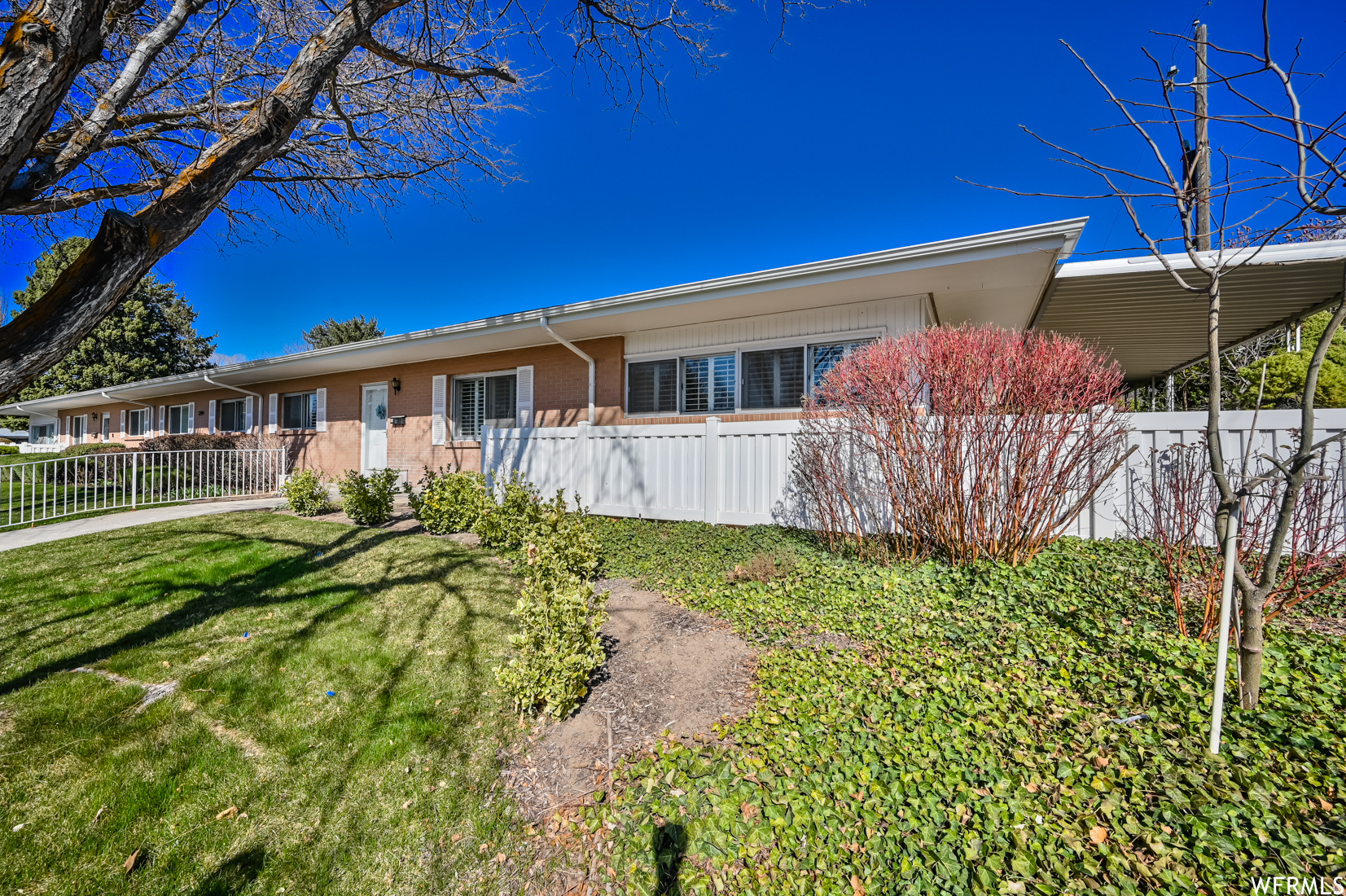 CARRIAGE LANE - Residential