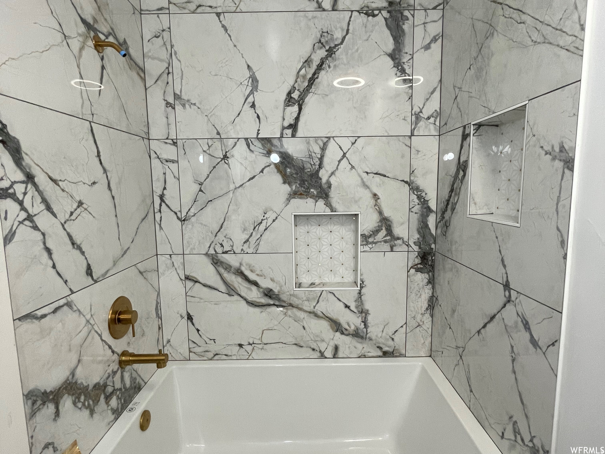 CARRIAGE LANE - Residential