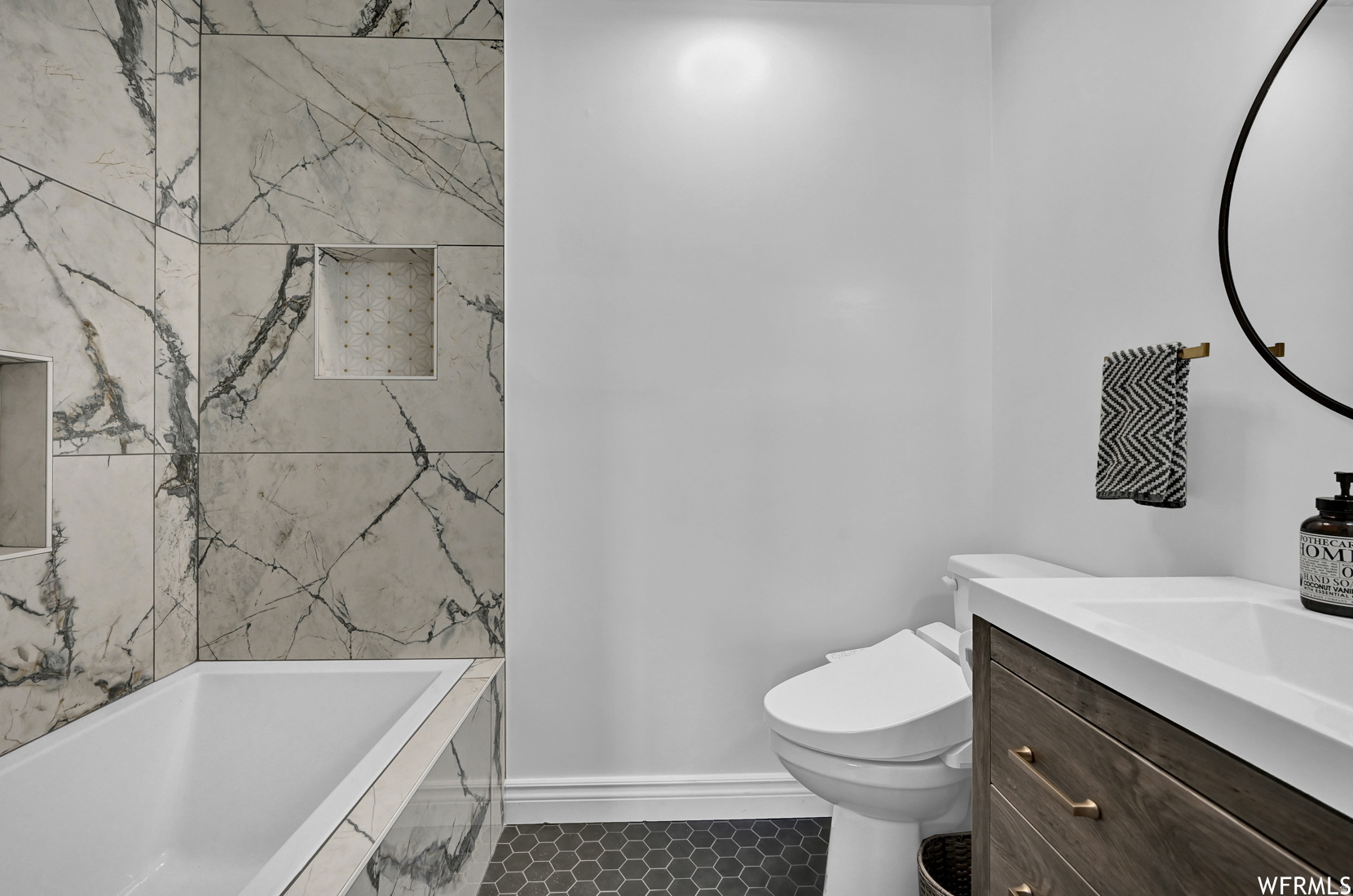 CARRIAGE LANE - Residential