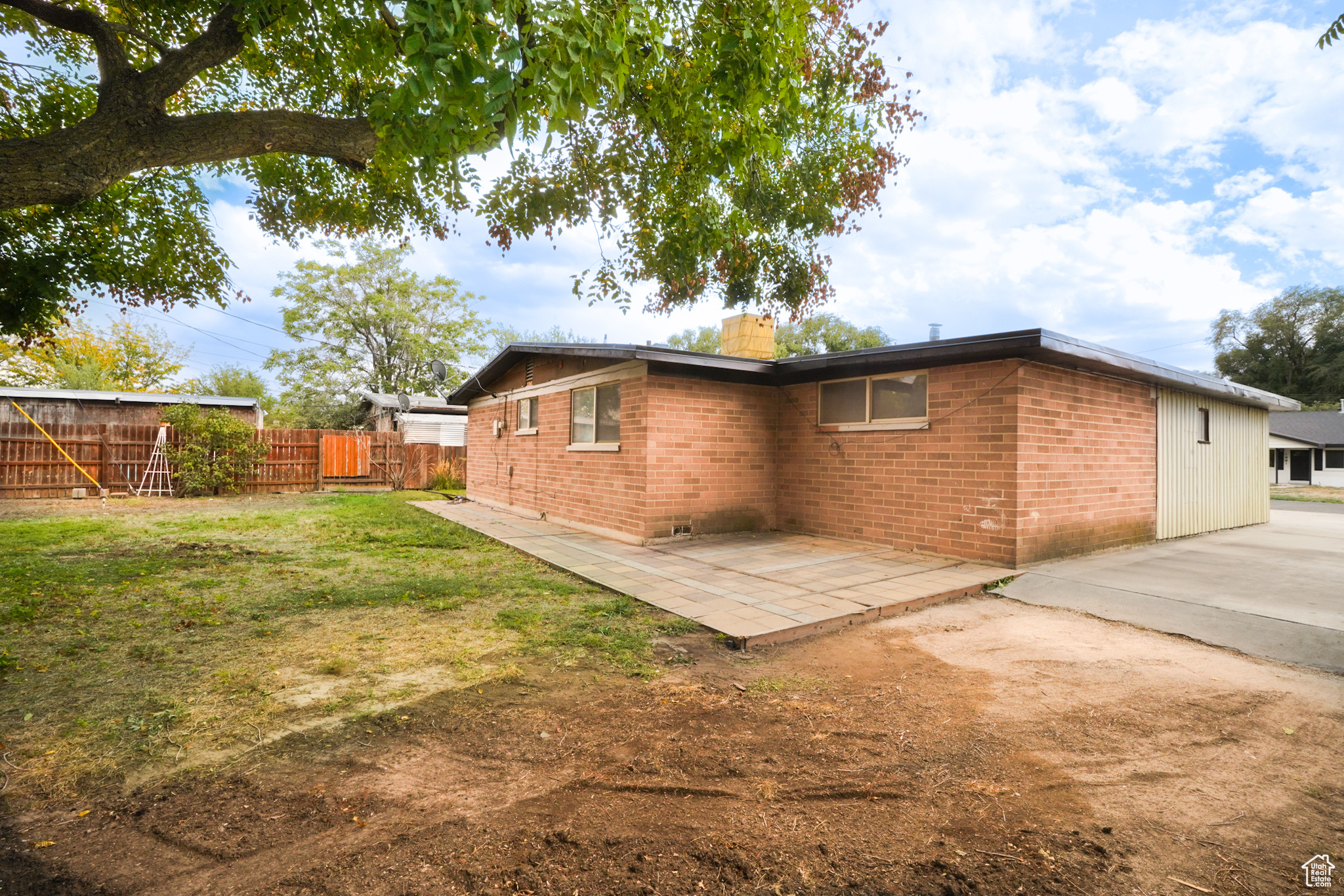 REDWOOD VILL - Residential