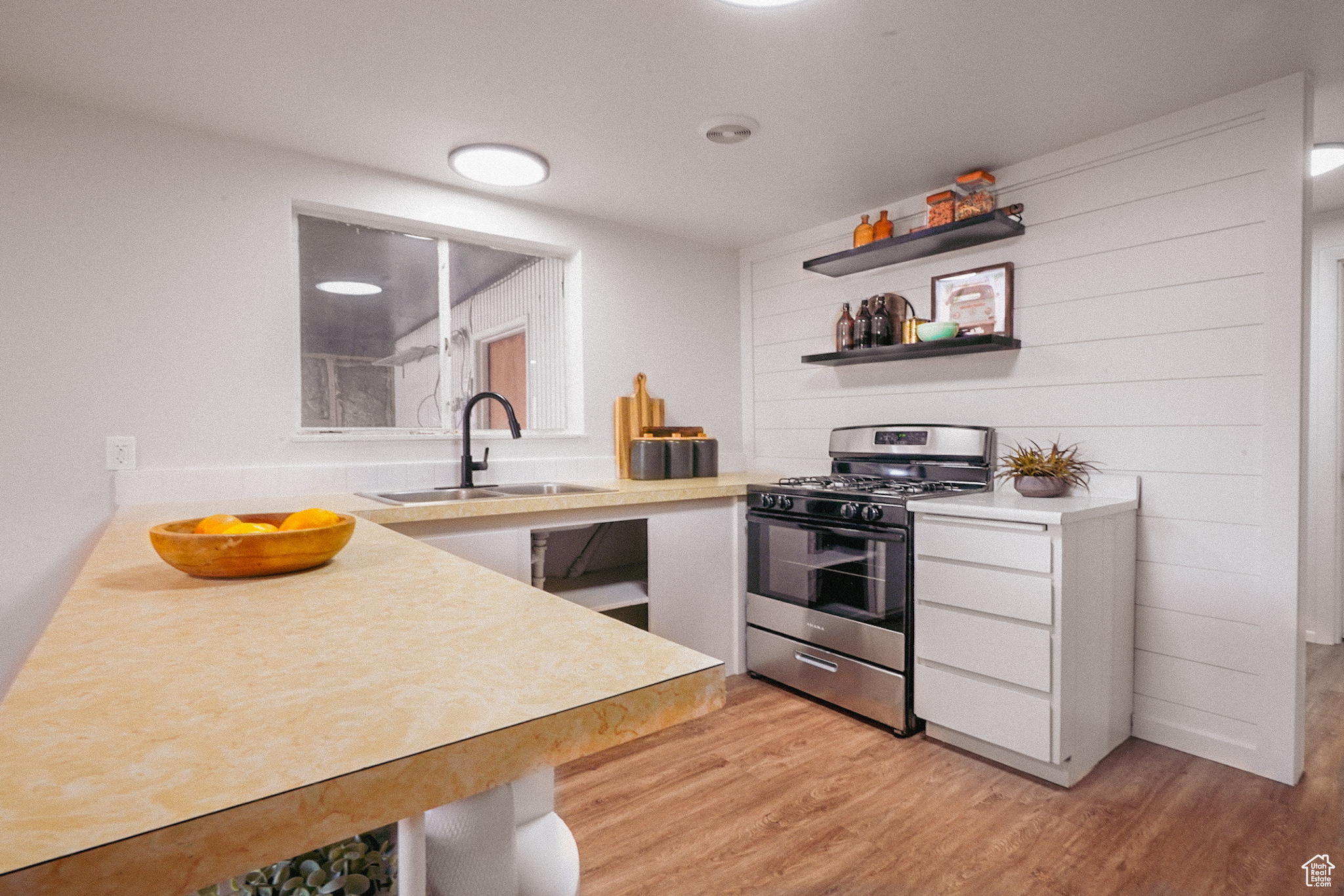 REDWOOD VILL - Residential