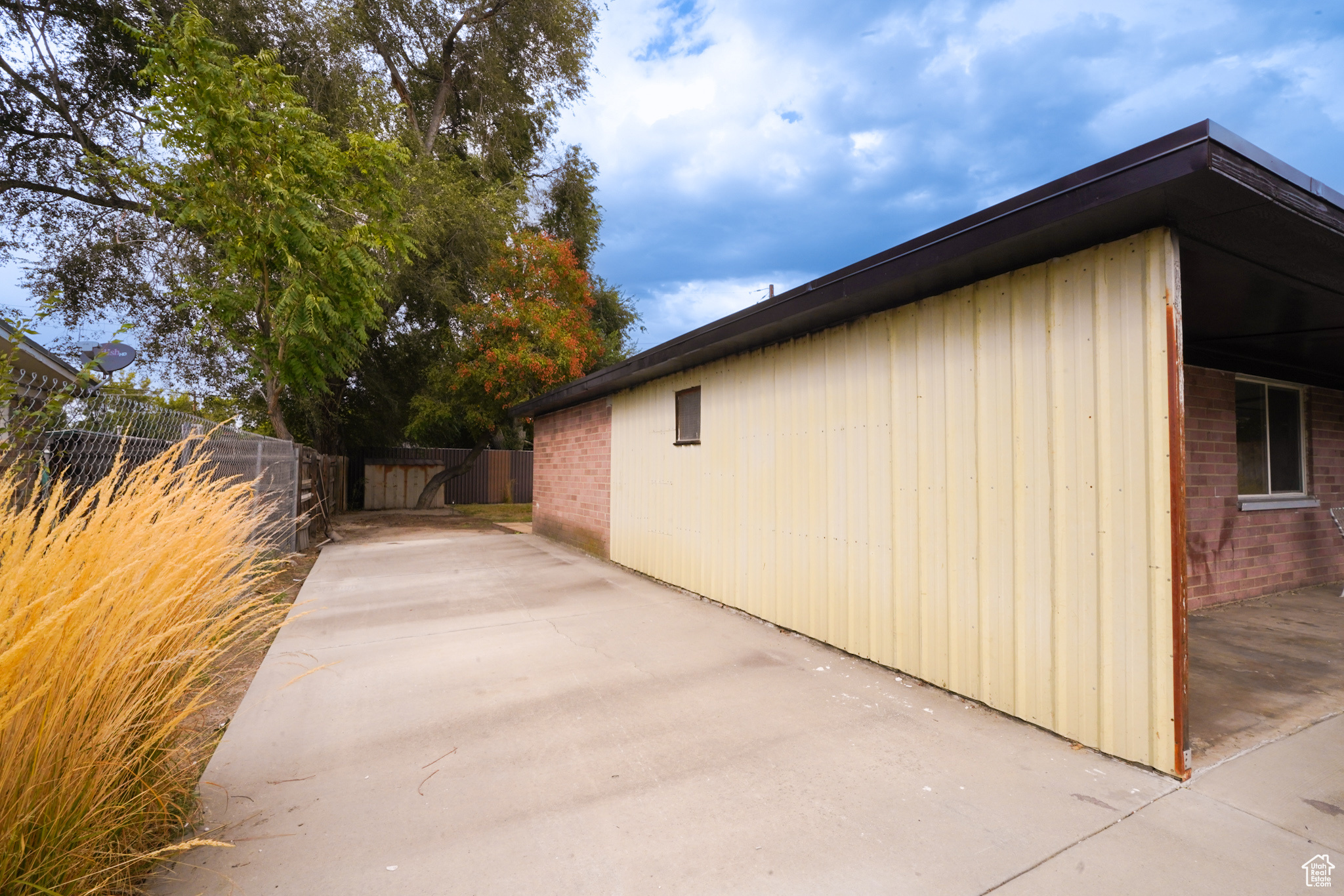 REDWOOD VILL - Residential