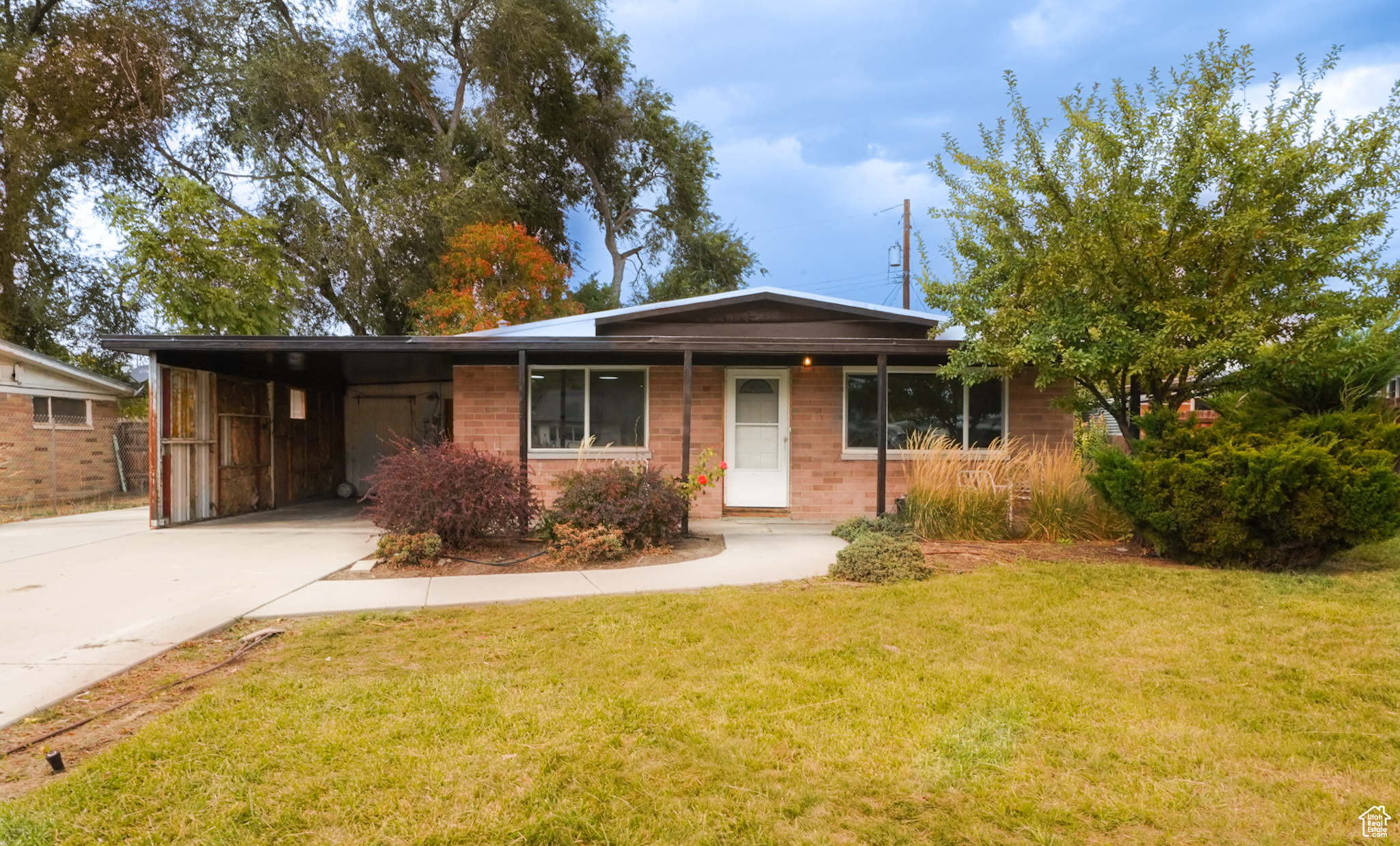 REDWOOD VILL - Residential