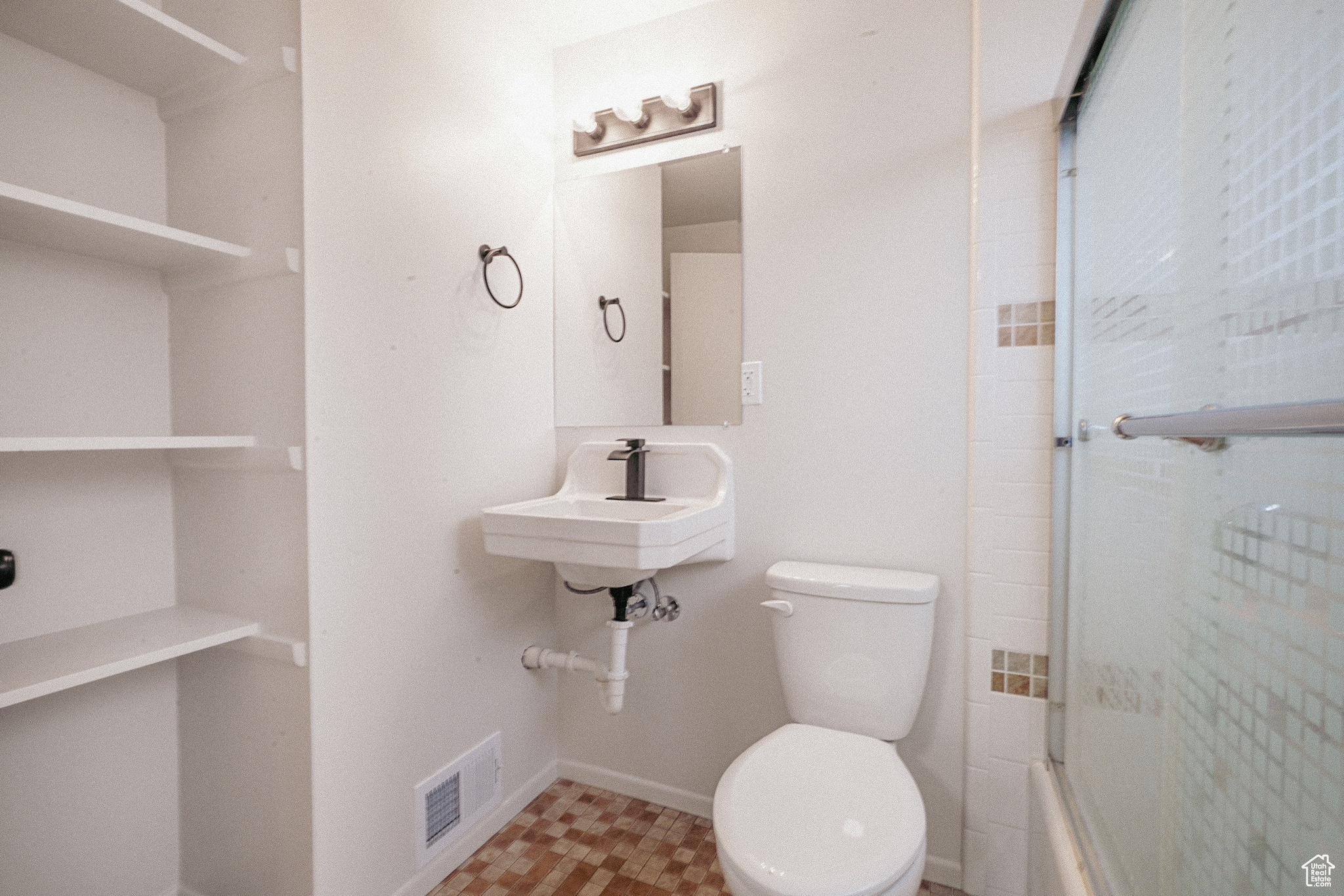 REDWOOD VILL - Residential