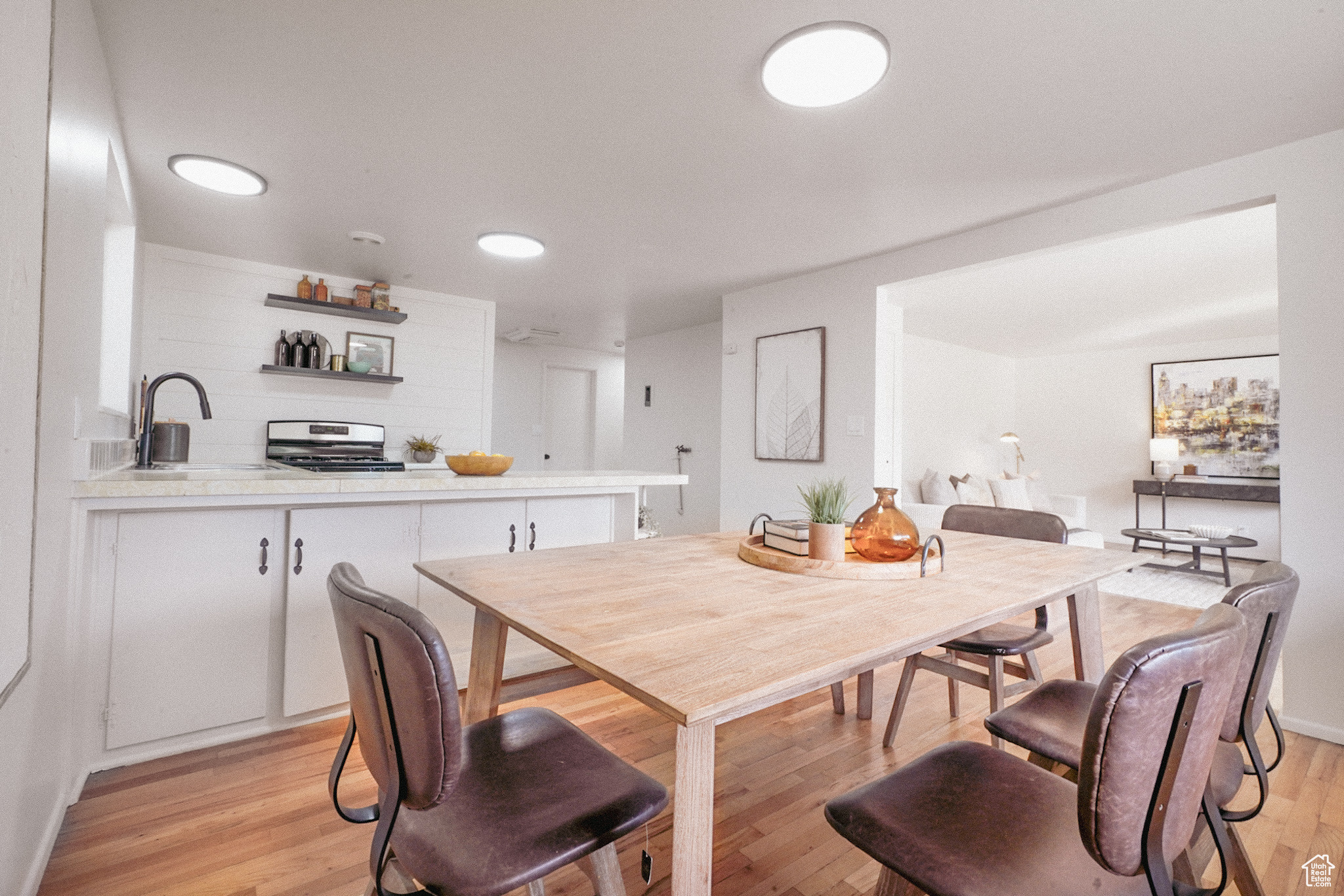 REDWOOD VILL - Residential