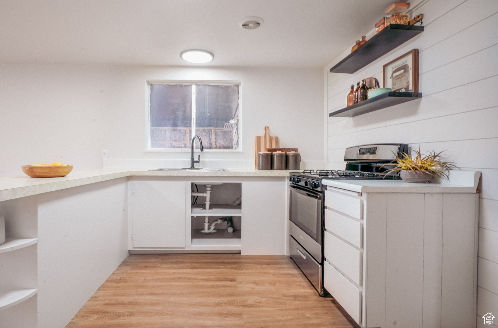 REDWOOD VILL - Residential