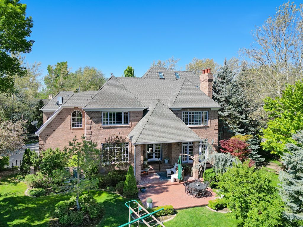 Photo of 2051 E NORMANDYWOODS CT, Holladay, UT 84117 (MLS # 2134117)