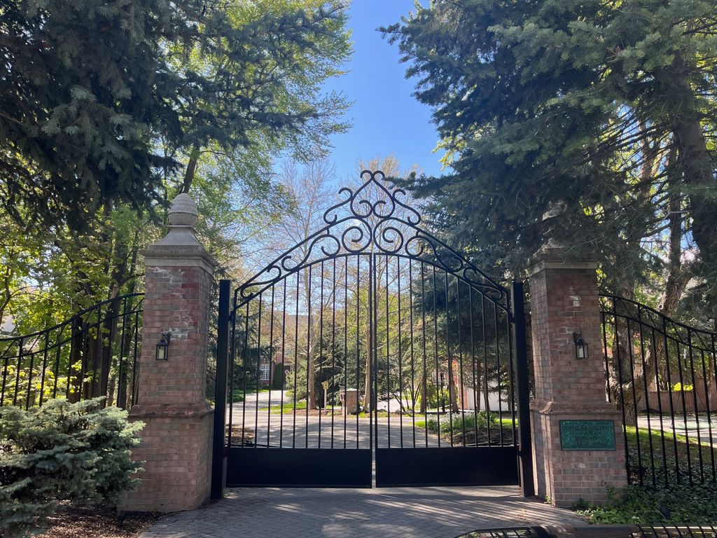 Photo of 2051 E NORMANDYWOODS CT, Holladay, UT 84117 (MLS # 2134117)