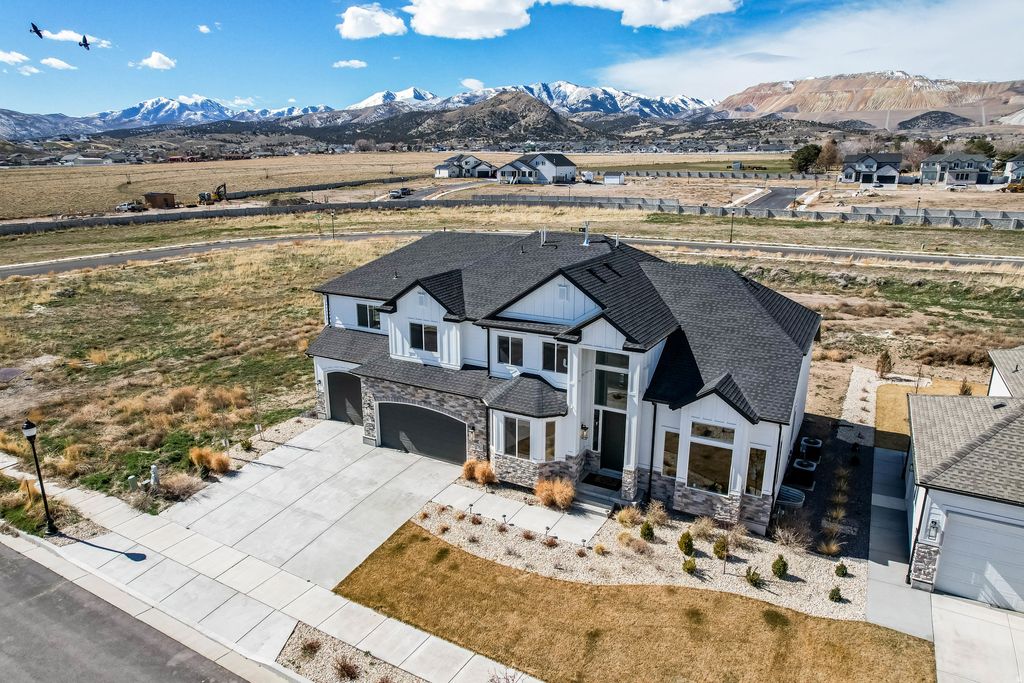 Photo of 13336 S CARMEN OAK DR, Herriman, UT 84096 (MLS # 2154556)