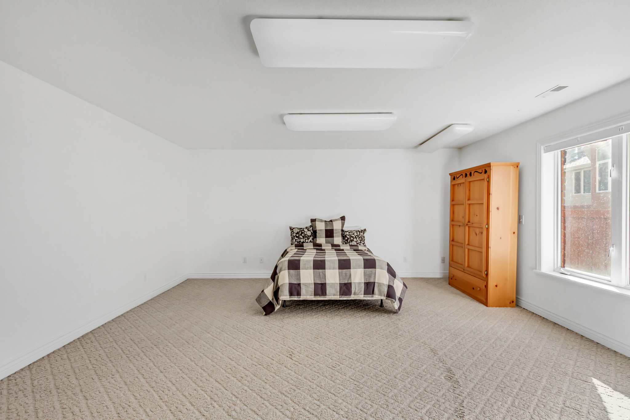 ROCK CANYON - Residential Income