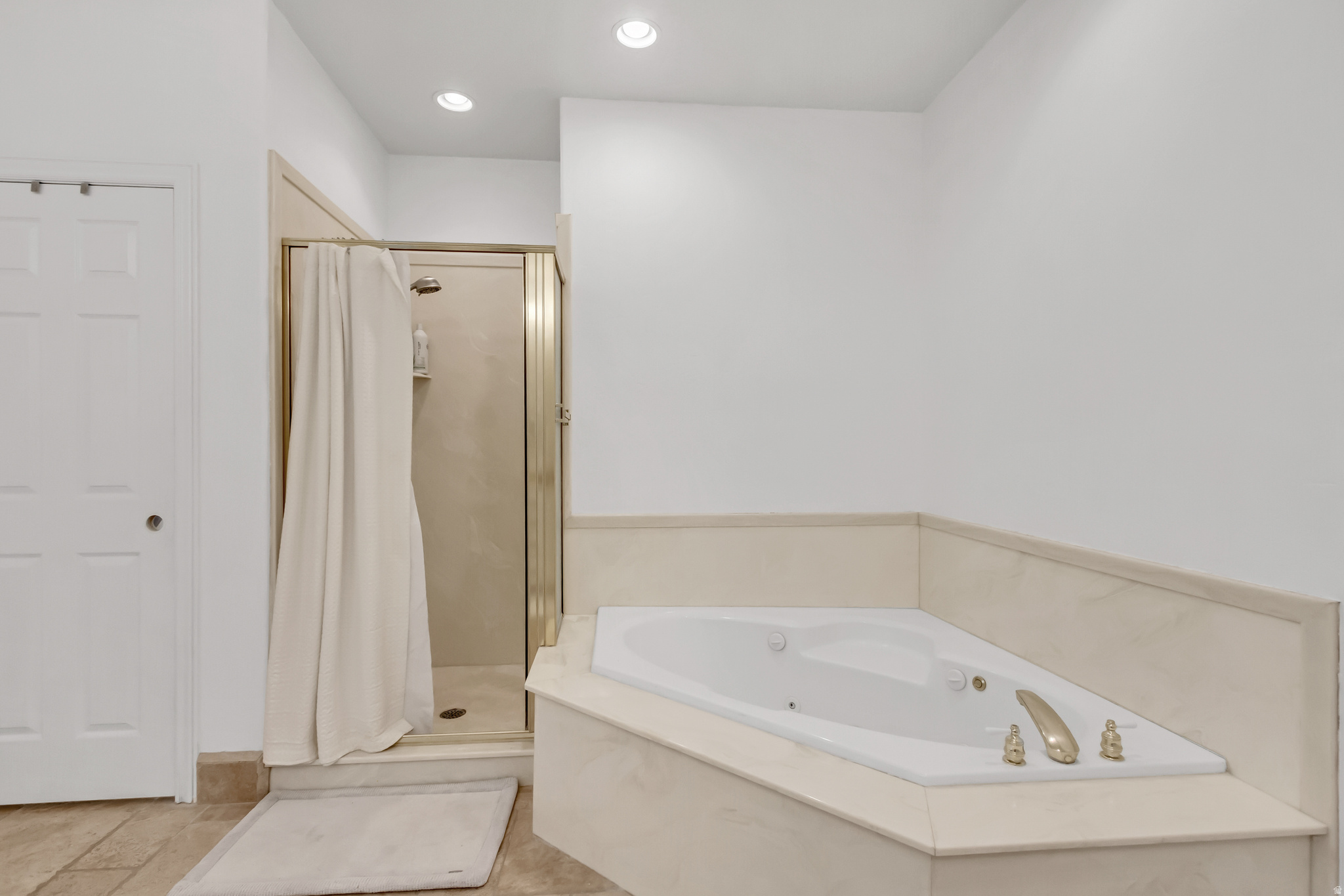 ROCK CANYON - Residential Income