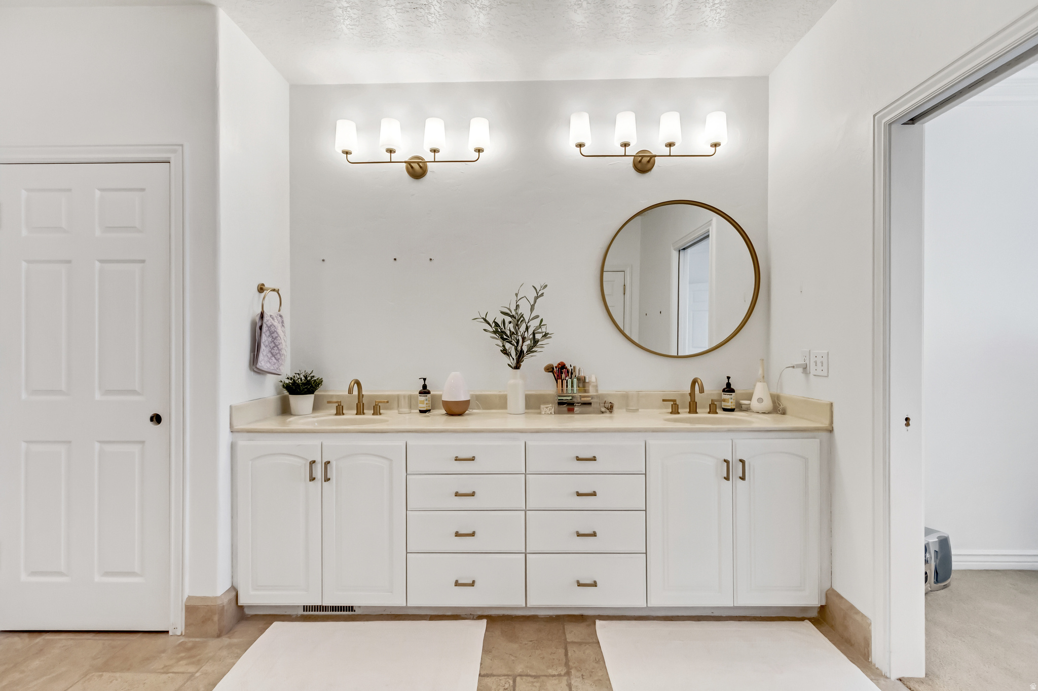 ROCK CANYON - Residential Income