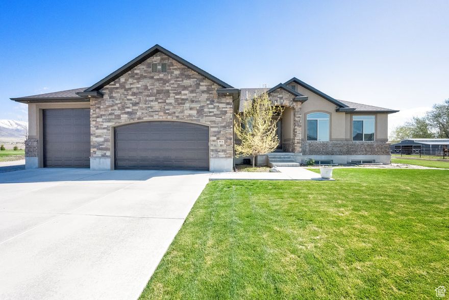 Gentleman's ranch isn't just land it's a vision. Weekend sunrises, quiet evenings and life on your own terms. 3,928 sq ft home, with barn and so much more. Come take a look.  Square footage taken from county records, buyer and buyer's agent to verify.