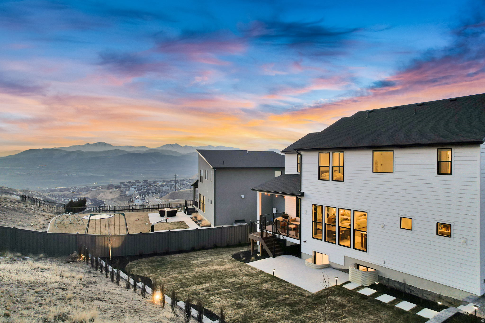 HIDDEN CANYON - Residential