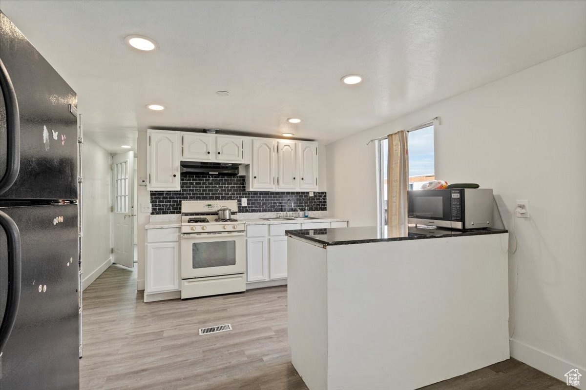 SANDEE VILLAGE - Residential