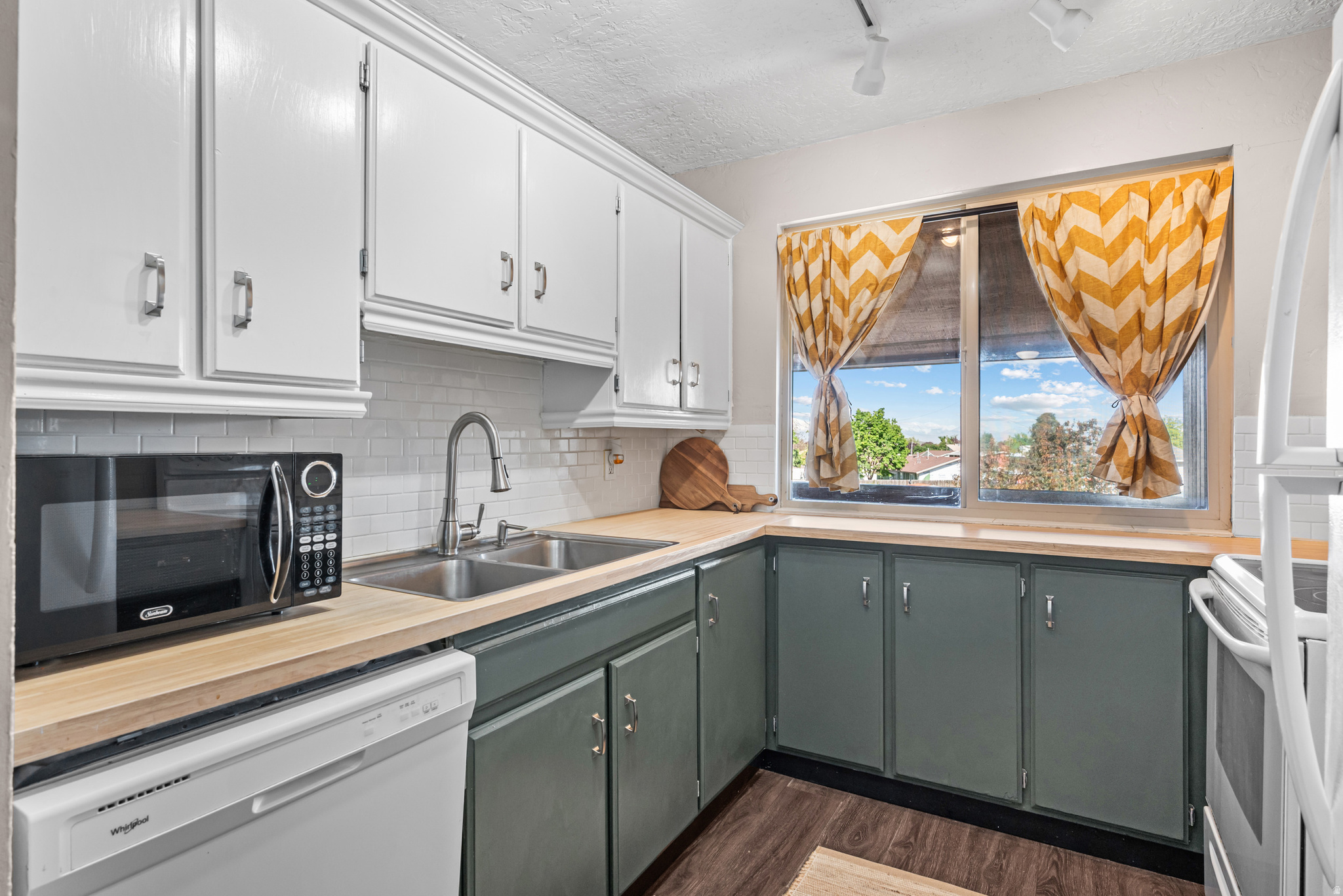 OAK CREST CONDO - Residential