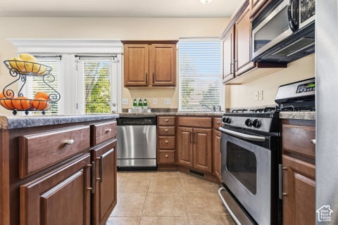 Tiny photo for 872 N FARMINGTON XING, Farmington, UT 84025 (MLS # 2189762)