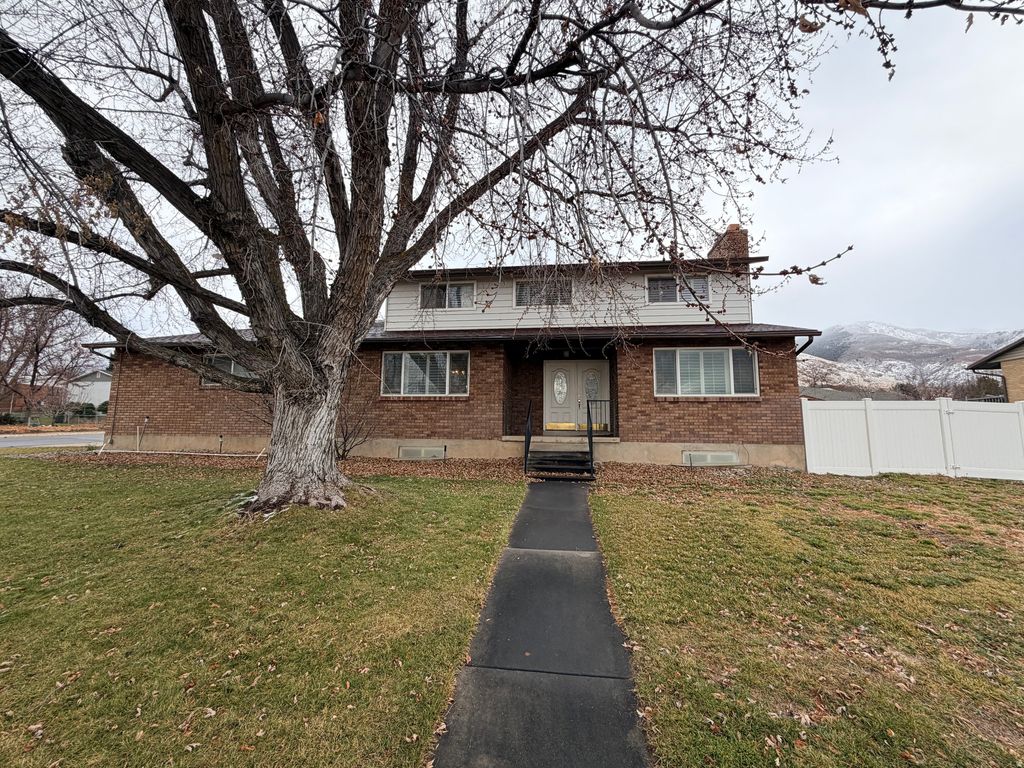Photo of 270 N 900 E, Kaysville, UT 84037 (MLS # 2130037)