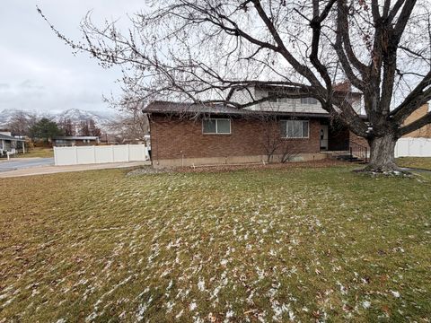 Tiny photo for 270 N 900 E, Kaysville, UT 84037 (MLS # 2130037)