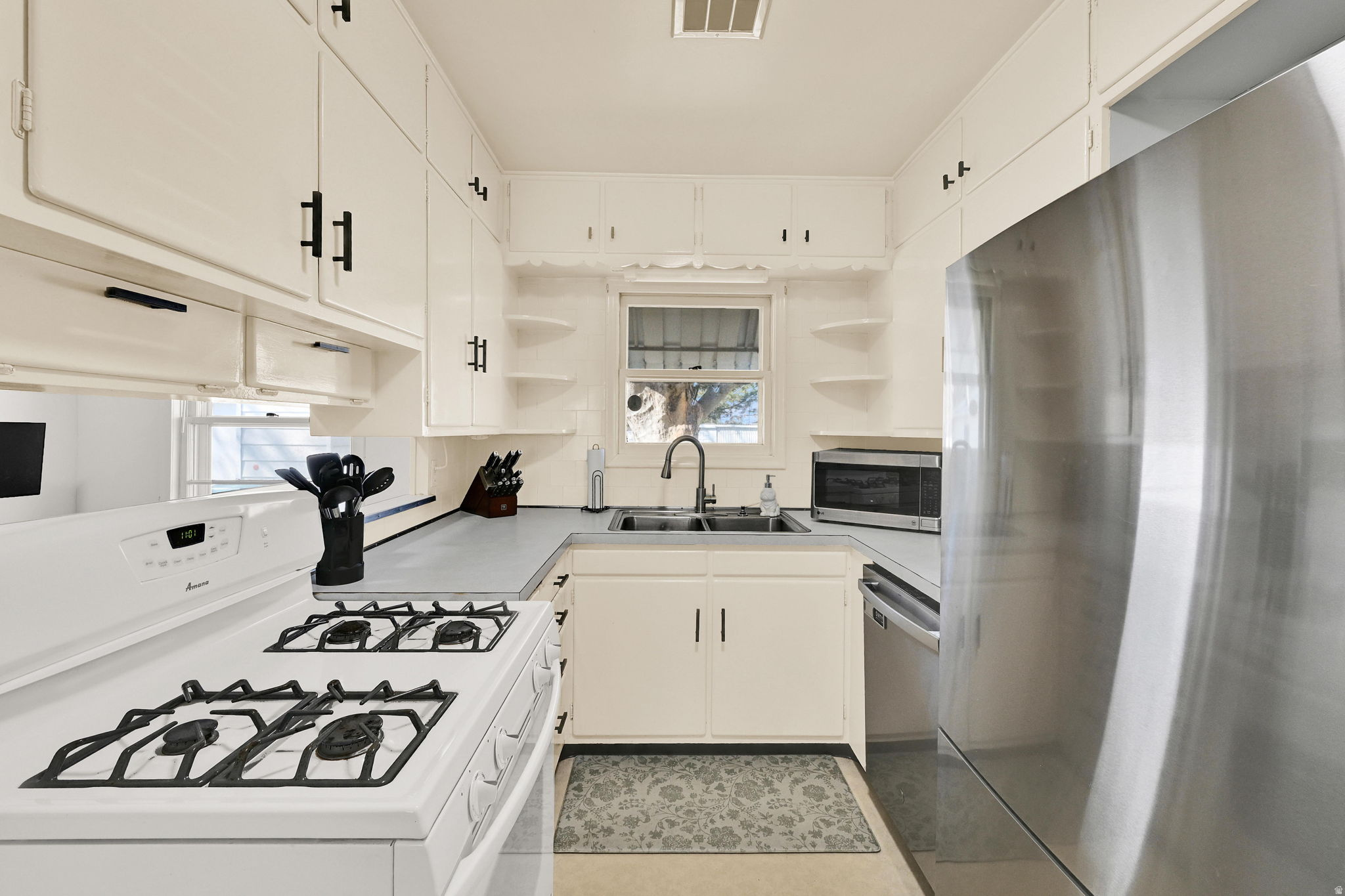 HILL VILLA SUB - Residential