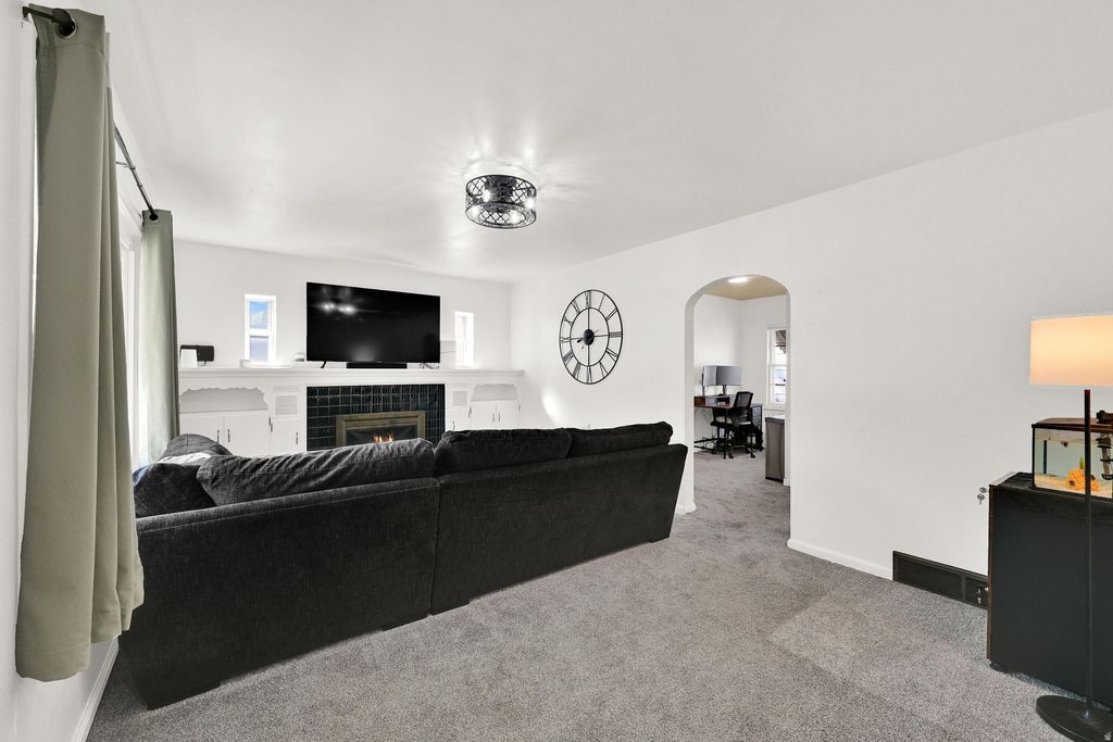 Photo of 789 N HILL VILLA DRIVE DR W, Layton, UT 84041 (MLS # 2141419)