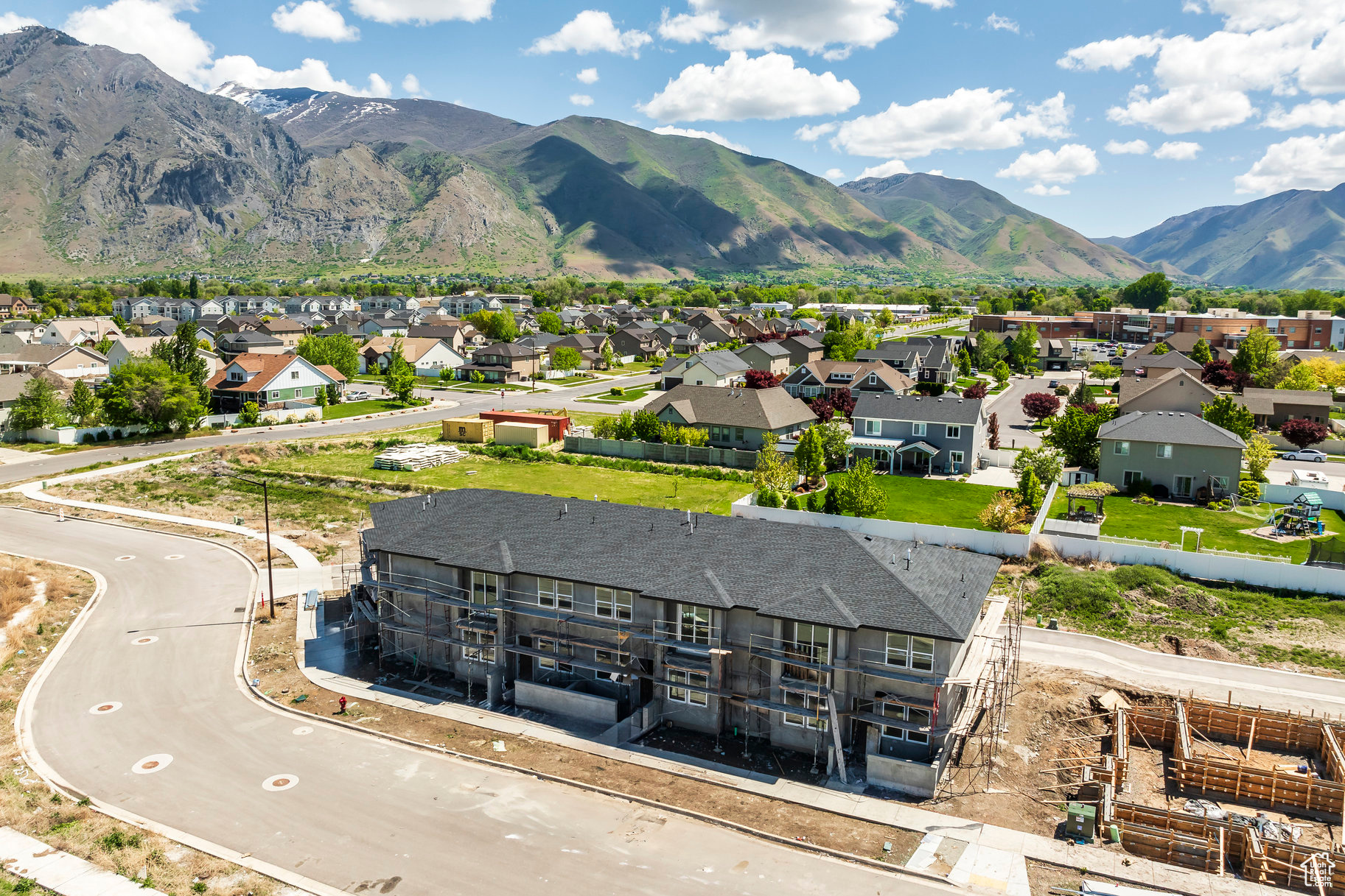 WESTFIELDS CENTRAL - Residential Income