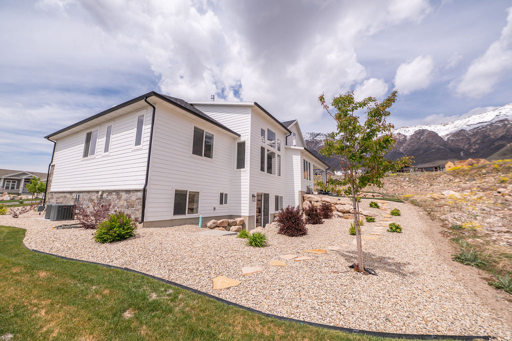 NORTH OAKS COVE - Residential
