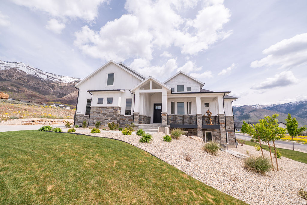 NORTH OAKS COVE - Residential