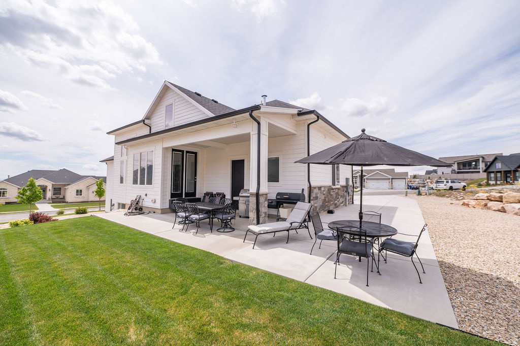 NORTH OAKS COVE - Residential
