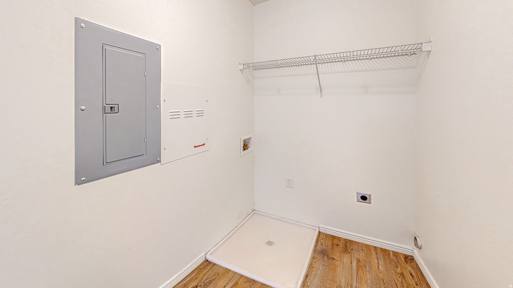 WHISPERING WILLOW - Residential