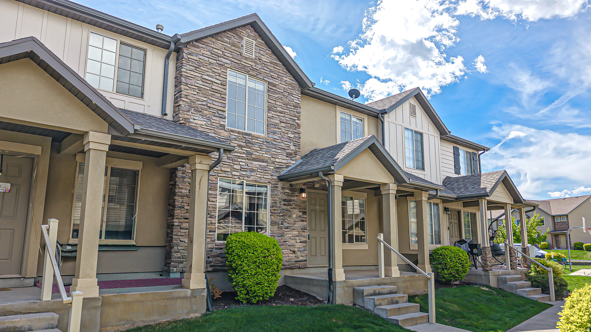 WHISPERING WILLOW - Residential