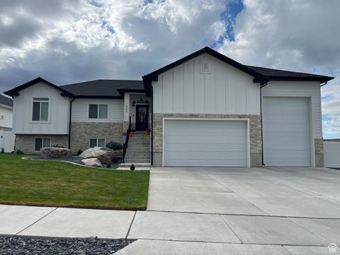 Photo of 1023 W 3350 N, Pleasant View, UT 84414 (MLS # 2117332) Photo of 1023 W 3350 N, Pleasant View, UT 84414 (MLS # 2117332)